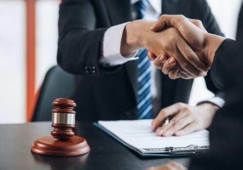 A Domestic Abuse Attorney in Peoria IL shakes hands with a client