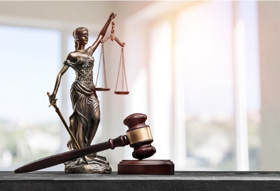 Lady Justice next to a gavel, representing a Criminal Lawyer in Pekin IL